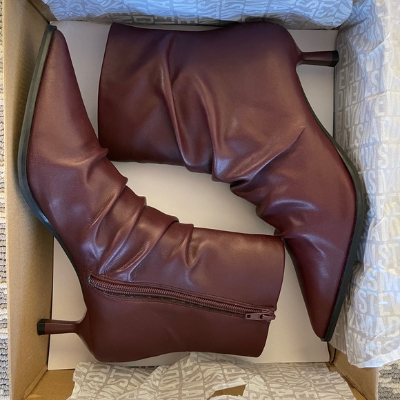 Steve Madden Maxxine Bootie, Size 9.5, Wine (Burgundy) - Picture 2 of 10